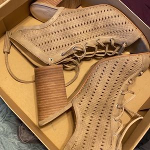 Jesica Simpson summer heels size 9